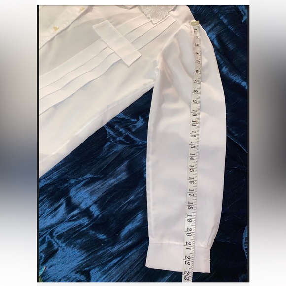 Vintage White Lace Collared Blouse - Button Down Front - Size Medium • Office - Picture 7 of 7